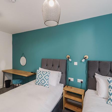 Deluxe Studio Apartments ดาร์บี ภายนอก รูปภาพ